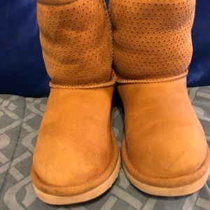 Tan Big Kid Ugg Boots